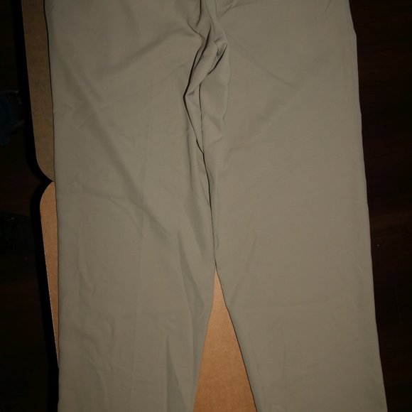 L.L. LL Bean Pleated Beige Pants Waist 38x33 Insm - Picture 7 of 8